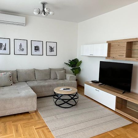 Apartment Aura Belgrado Exterior foto