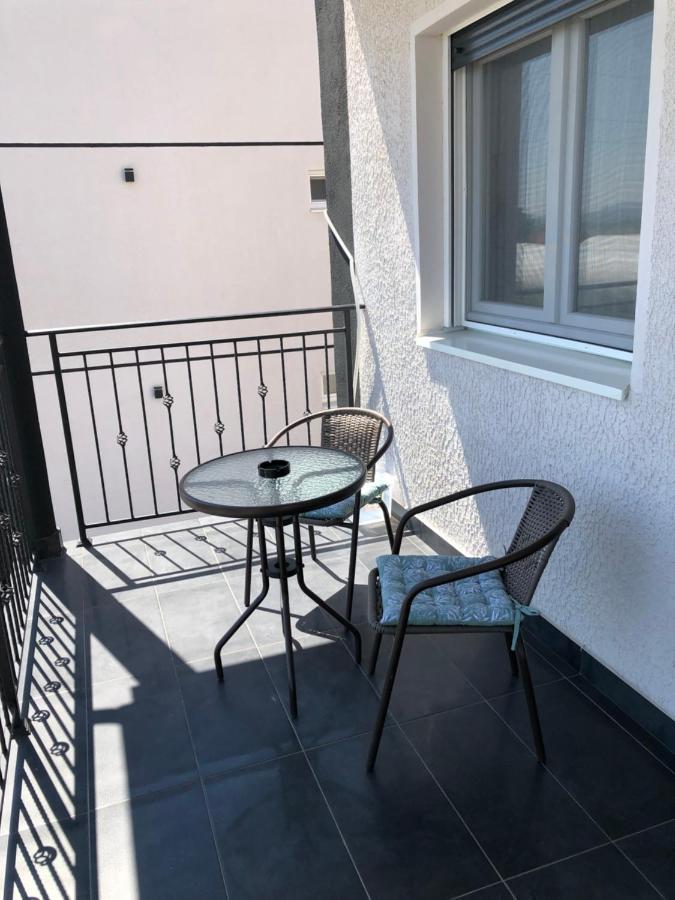 Apartment Aura Belgrado Exterior foto